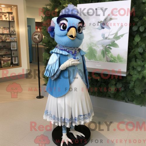 Costume Mascotte Redbrokoly De Geai Bleu Habillé D Une Robe Et De Broches