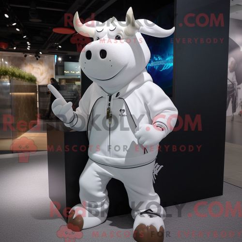 Costume Mascotte Redbrokoly De Taureau Blanc Habillé D Un Sweat À Capuche Et De Lacets De Chaussures