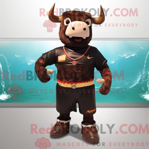 Costume Mascotte Redbrokoly De Taureau Brun Habillé Avec Un Maillot De Bain Une Pièce Et Des Bracelets