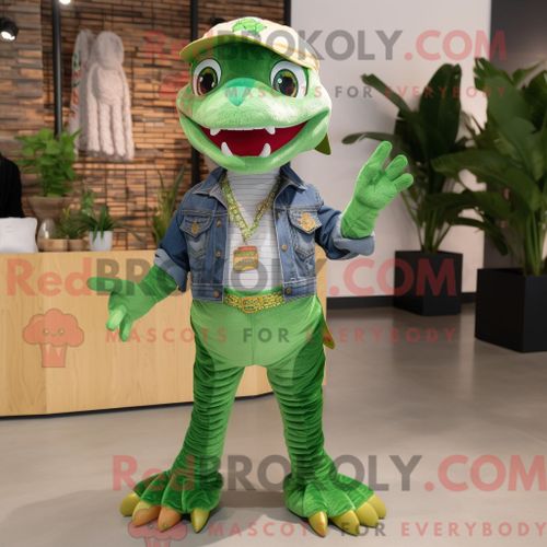 Personnage Mascotte Redbrokoly D Un Python Vert Habillé D Un Jean Boyfriend Et De Broches