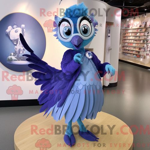 Costume De Mascotte Redbrokoly De Geai Bleu Lavande Personnage Habillé Avec Une Jupe Circulaire Et Des Broches