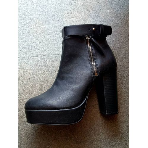 Bottines Noires Avec Fermeture Sur Le Coté - 39