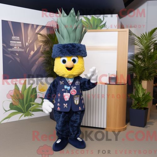 Personnage Mascotte Redbrokoly D Un Haricot Rouge Habillé D Un Pantalon Cargo Et De Ceintures