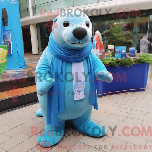 Personnage Mascotte Redbrokoly D Un Ballon En Forme De Coeur Bleu Marine Habillé D Un T-Shirt À Manches Longues Et De Pochettes De Costume