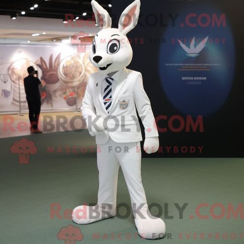 Personnage Mascotte Redbrokoly D Un Docteur Vert Habillé D Un Short En Jean Et De Porte-Documents