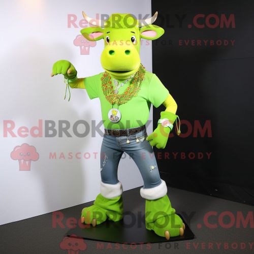 Costume Mascotte Redbrokoly De Taureau Vert Citron Habillé D Un Jean Maman Et De Bracelets