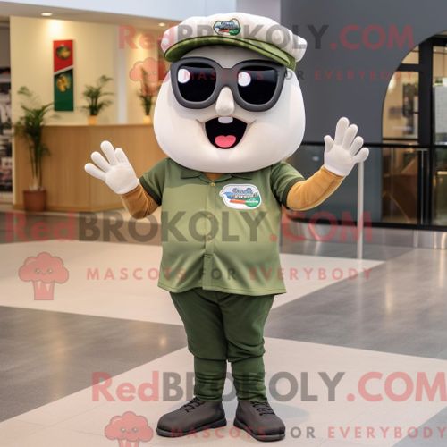 Personnage De Costume De Mascotte Redbrokoly De Haricot Rouge Habillé Avec Des Épingles De Costume Et De Chapeau