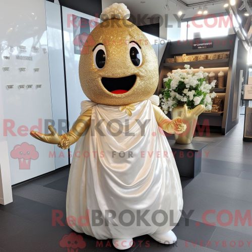 Costume Mascotte Redbrokoly De Framboise Dorée Personnage Habillé Avec Une Robe De Mariée Et Des Bonnets