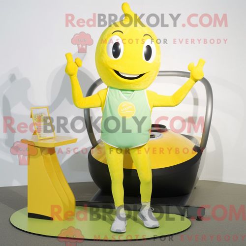 Personnage De Costume De Mascotte Redbrokoly De Fer À Cheval Jaune Citron Habillé Avec Un Débardeur Et Des Bracelets De Cheville