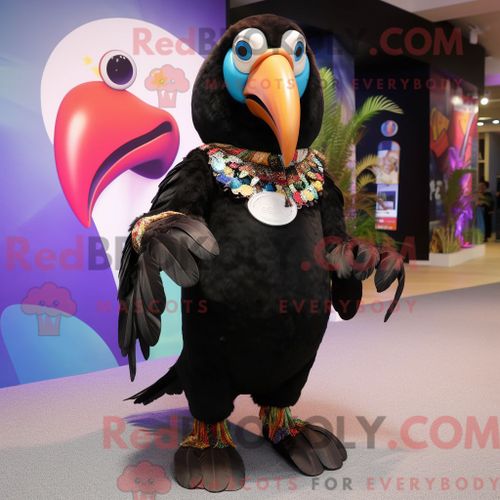Costume Mascotte Redbrokoly De Toucan Noir Personnage Habillé Avec Une Robe Longue Et Des Bagues