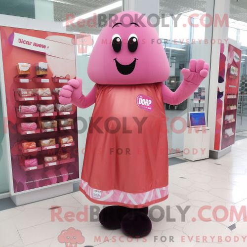 Costume De Mascotte Redbrokoly Maroon Mango Habillé Avec Un T-Shirt De Baseball Et Des Sacs Messager