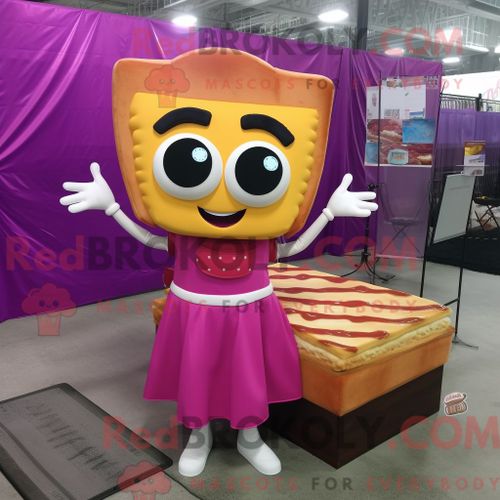 Personnage De Costume De Mascotte Redbrokoly De Sandwich Au Fromage Grillé Magenta Habillé Avec Une Robe De Bal Et Des Lunettes