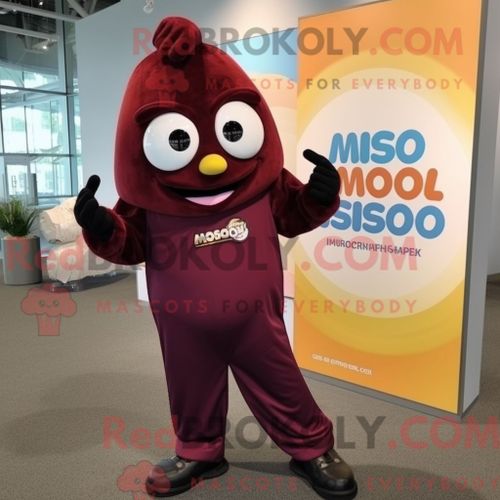 Costume De Mascotte Redbrokoly De Mango Maroon Habillé D Une Combinaison Et De Pinces À Chaussures