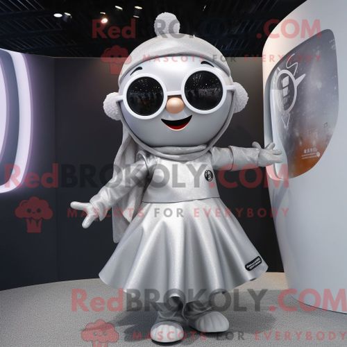 Costume Mascotte Redbrokoly De Silver Alliance Personnage Habillé Avec Une Jupe Et Des Lunettes