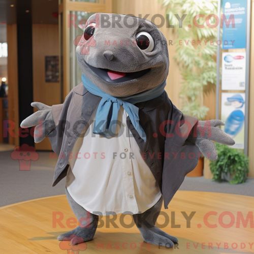 Costume Mascotte Redbrokoly De Barracuda Rose Personnage Habillé Avec Un Legging Et Des Boucles D Oreilles