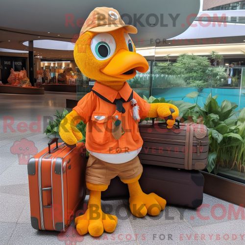 Costume Mascotte Redbrokoly De Gosling Orange Habillé D Un Maillot De Bain Et De Sacs Messager