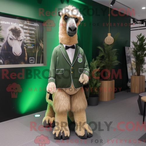 Costume De Mascotte Redbrokoly De Chameau Vert Forêt Personnage Habillé Avec Un Pantalon De Costume Et Des Lacets De Chaussures