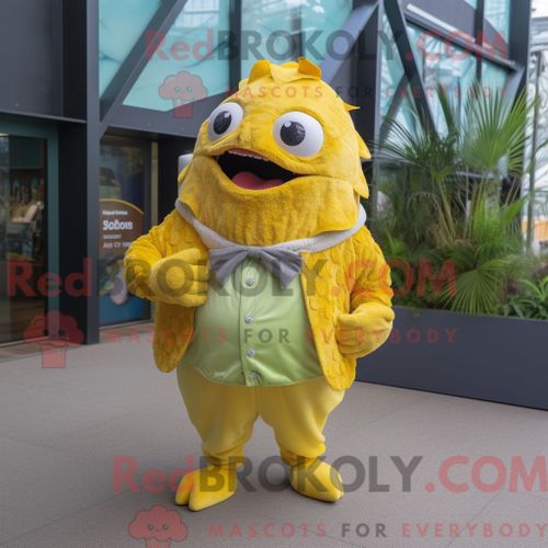 Costume Mascotte Redbrokoly De Piranha Jaune Personnage Habillé Avec Un Gilet Et Des Écharpes