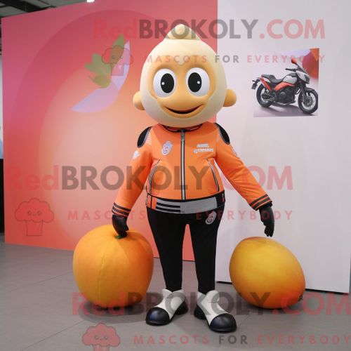 Costume De Mascotte Redbrokoly Peach Mango Habillé Avec Une Veste De Moto Et Des Bracelets De Cheville