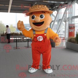Personnage De Costume De Mascotte Redbrokoly De Currywurst Habillé Avec Une Salopette Et Des Chapeaux