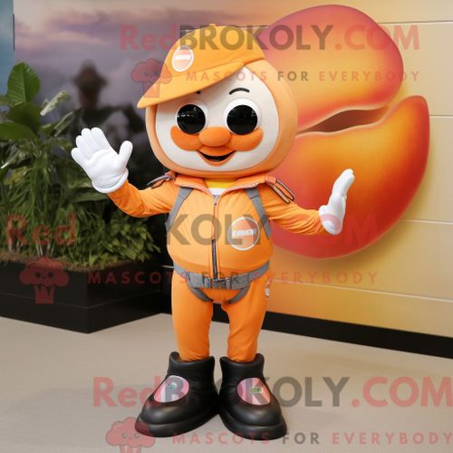 Costume De Mascotte Redbrokoly Peach Mango Habillé Avec Une Veste De Moto Et Des Bracelets De Cheville