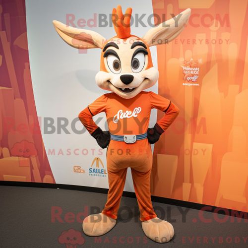 Costume Mascotte Redbrokoly De Gazelle Orange Habillé Avec Une Barboteuse Et Des Ceintures