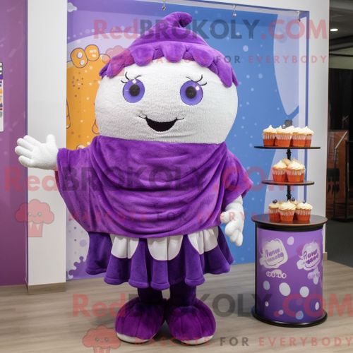 Personnage De Costume De Mascotte Redbrokoly De Cupcake Violet Habillé Avec Un T-Shirt Graphique Et Des Châles