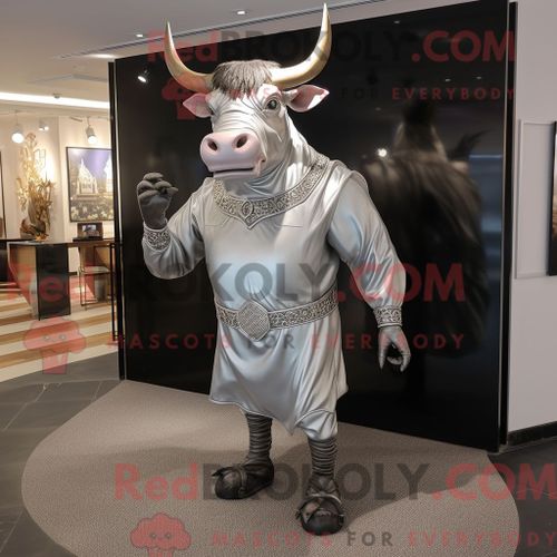 Costume Mascotte Redbrokoly De Taureau D Argent Habillé D Une Robe Fourreau Et De Bretelles
