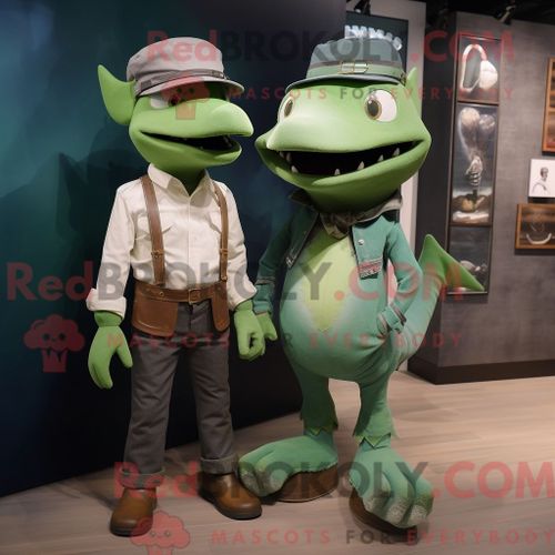 Costume Mascotte Redbrokoly D Elfe Vert Forêt Personnage Habillé Avec Un Gilet Et Des Pinces À Cheveux