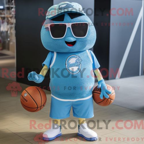 Personnage De Costume De Mascotte Redbrokoly De Ballon De Basket-Ball Cyan Habillé Avec Un Short En Jean Et Des Lunettes De Soleil