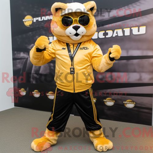 Costume Mascotte Redbrokoly De Puma Doré Personnage Habillé Avec Une Combinaison Et Des Lunettes De Soleil