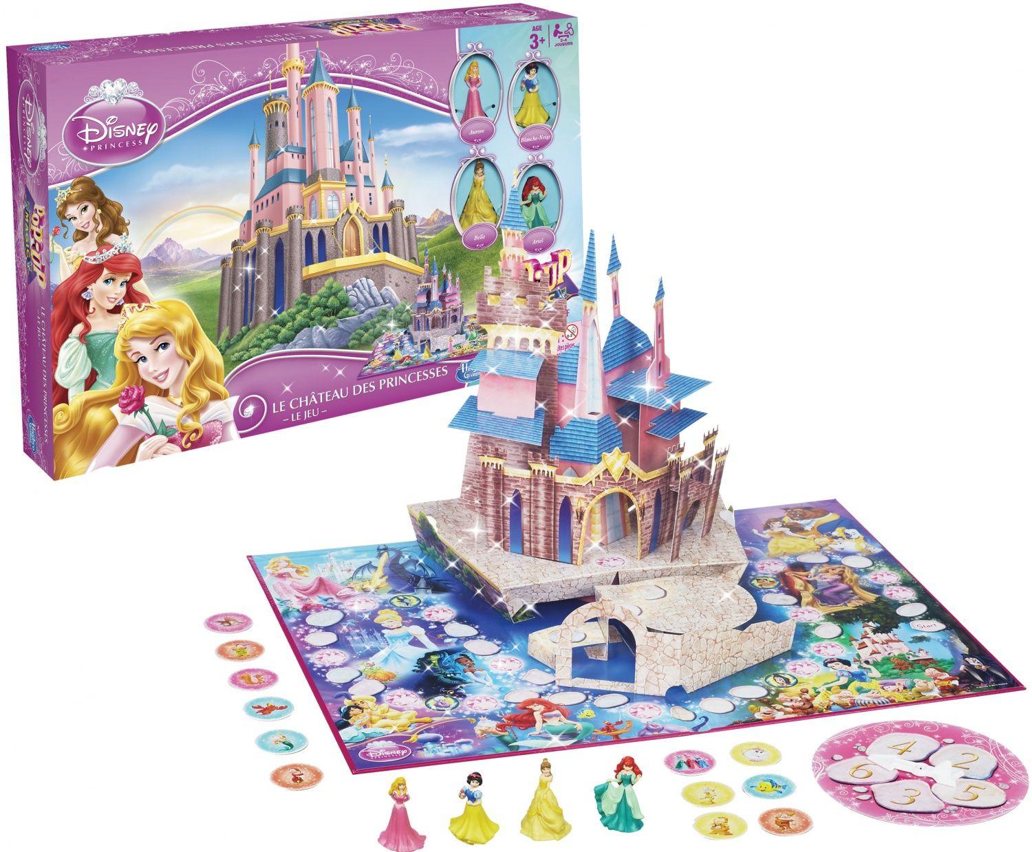 Les Princesses Posent Devant Le Chateau - Disney Traditions