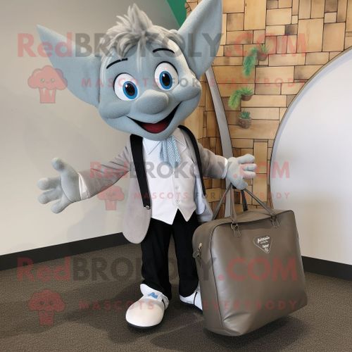 Personnage De Costume De Mascotte Redbrokoly De Fée Des Dents Grises Habillé D'un Blazer Et De Sacs Fourre-Tout