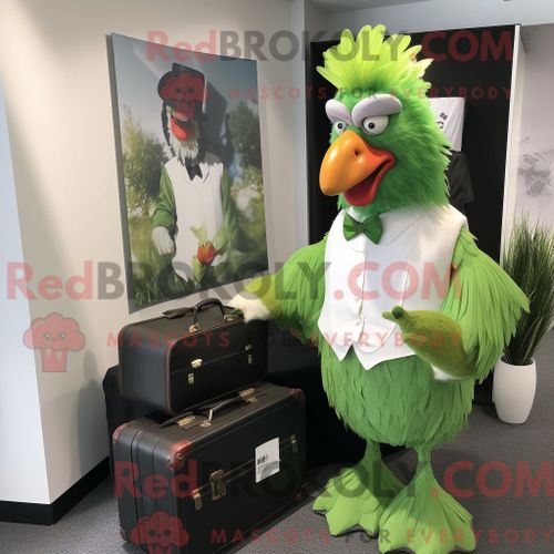 Costume Mascotte Redbrokoly De Navet Vert Personnage Habillé Avec Un Bermuda Et Des Cravates