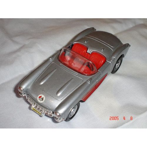 57 Corvette 1/39-Maisto