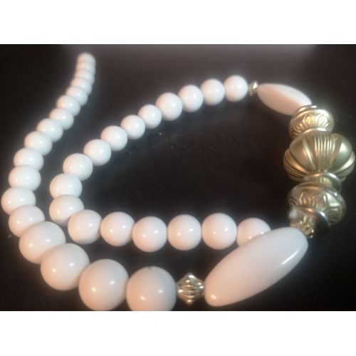 Ancien Collier Fantaisie Matiere Plastique