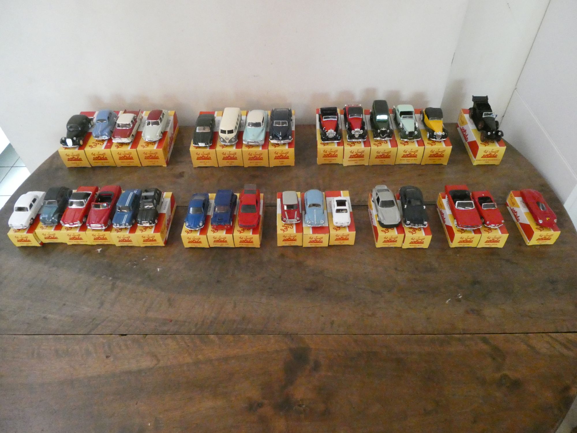 Lot De Voitures Miniatures Au 1/43 (Vente En Bloc)