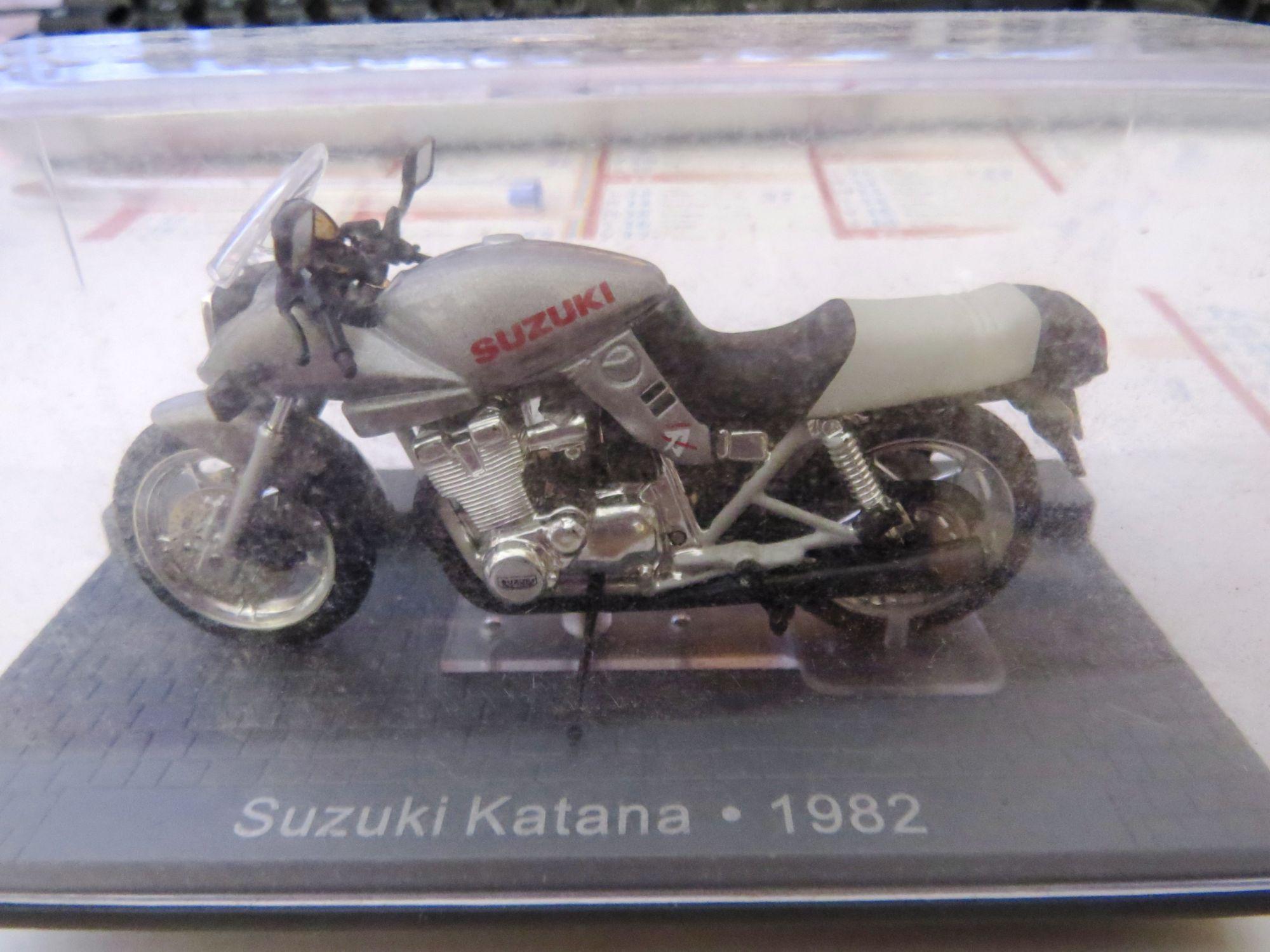 SUZUKI KATANA 1982 moto classic ATLAS 4658122 NEUF 1:24 neuf dans sa boîte hv2 μ * 