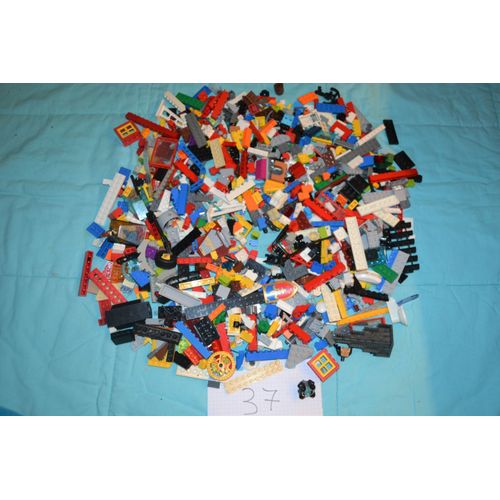 Lot de 37 LEGO 1Kg de pièces variées briques anciennes collection construction château voiture personnage friends Star Wars