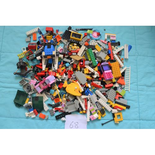 Lot LEGO 1Kg de pièces variées briques rares anciennes collection construction château voiture personnage friends Star Wars - lot 68