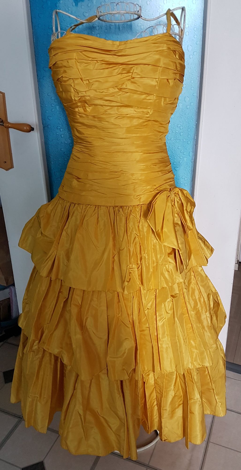 Robe De Soirée Jaune DOr Sur Mesure En Taffetas De Soie T38-40