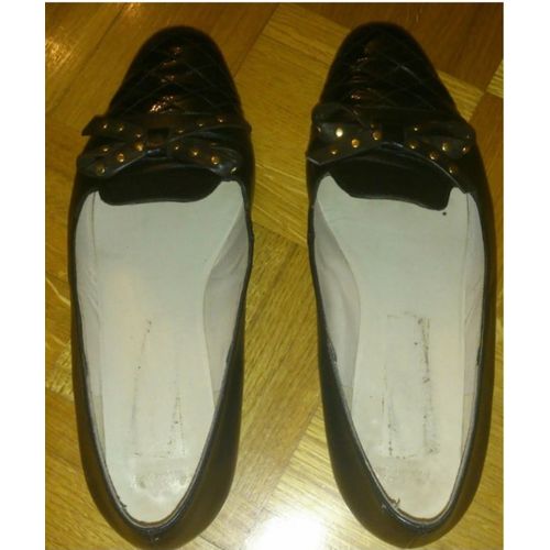 Chaussures Ballerines Femme En Cuir Pt.38 Noires Avec Noeud Pastilles Dorées Et Bout Vernis Noir Matelassé