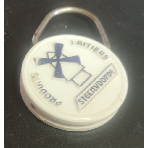 Porte Clefs Ancien Produits Laitiers Steenvoorde - Couleur Bleu Et Blanc
