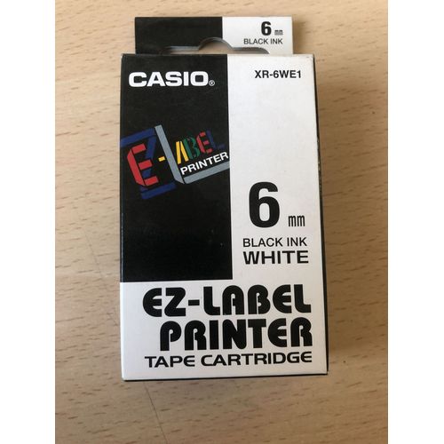 Casio XR-6WE1 - Ruban d'étiquettes auto-adhésives - noir sur blanc - Rouleau (0,6 cm x 8 m) 1 rouleau(x) - pour Disc Title Printer CW-L300; KL 170, 60, 60SR, 780, 8100