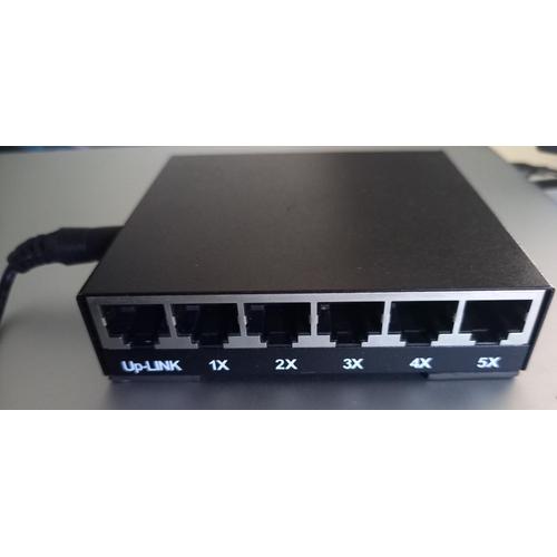 Mini Switch Réseau 5 ports Ethernet 10/100Mo/s -