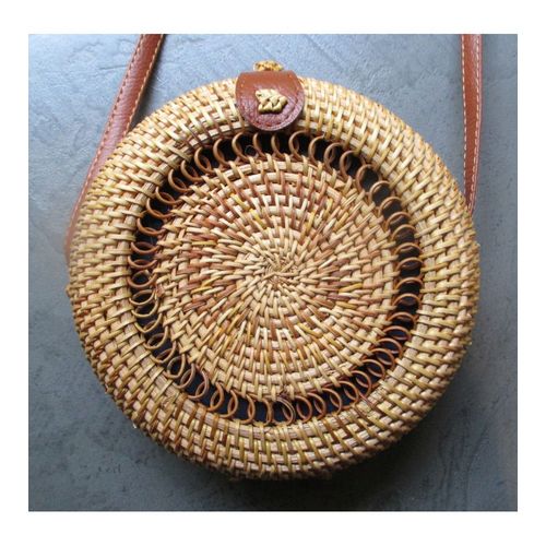 petit sac à main à bandouliere en osier tressé forme ronde femme pin up