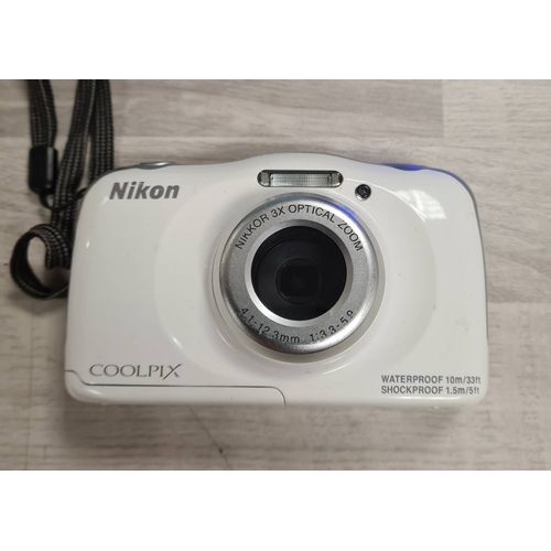 Nikon Coolpix S33 waterproof compact 13.2 mpix blanc