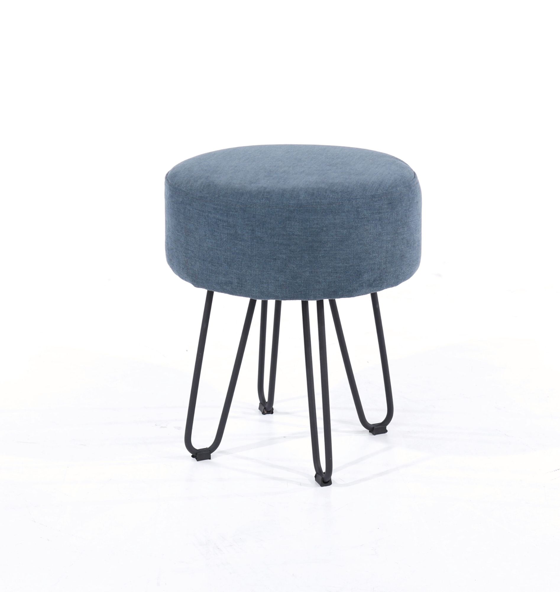 Tabouret Bleu À Fourrure Rond Les Jambes En Métal Noir