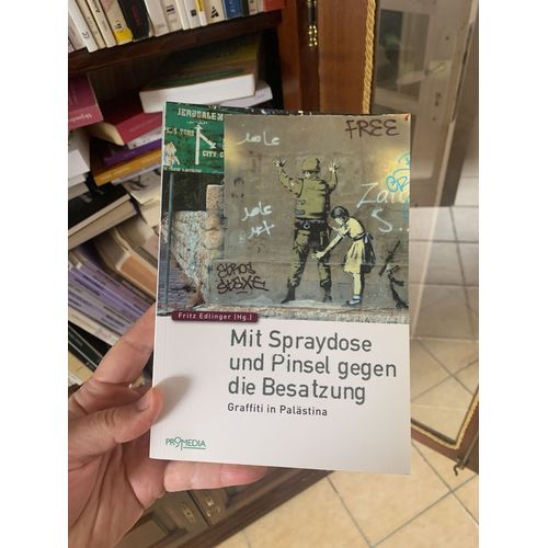 Mit Spraydose Und Pinsel Gegen Die Besatzung