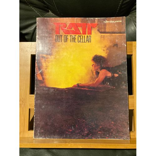 Ratt Out Of The Cellar Songbook Partition Chant Piano Accords Ed. Chappell